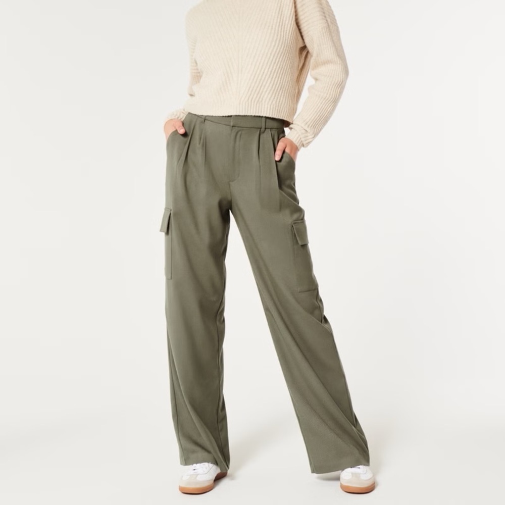 Hollister Livvy Ultra High Rise Wide Leg Pants
